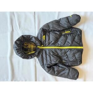 North Face Boys Size 3/3T 550 reversible hooded down puffer jacket